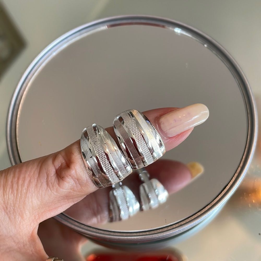 Vintage shiny‎ silver small hoop clip on earrings